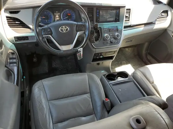 5TDYK3DC2GS740241 2016 TOYOTA SIENNA - Image 8