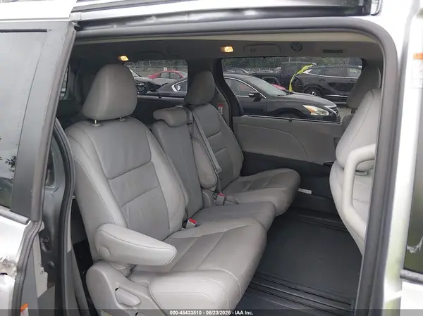 5TDYK3DC2GS741051 2016 TOYOTA SIENNA - Image 8