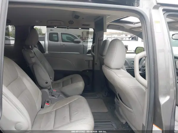 5TDYK3DC2GS741132 2016 TOYOTA SIENNA - Image 8