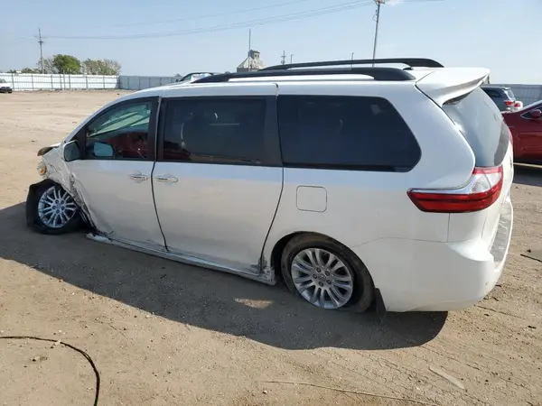 5TDYK3DC2GS743642 2016 TOYOTA SIENNA - Image 2