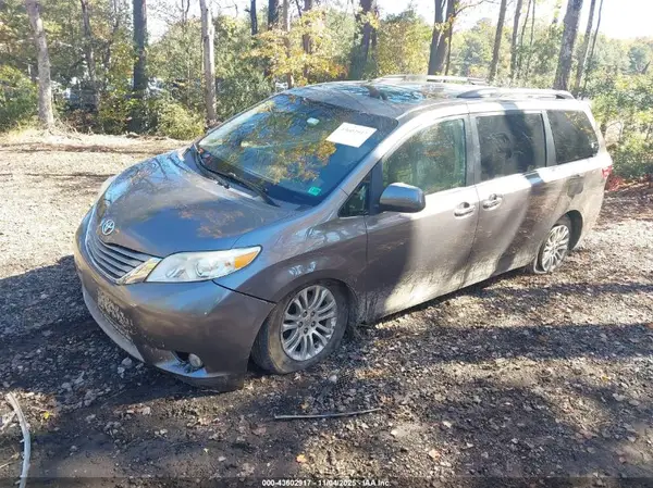 5TDYK3DC2GS744399 2016 TOYOTA SIENNA - Image 2
