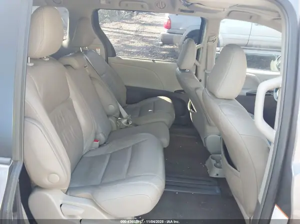 5TDYK3DC2GS744399 2016 TOYOTA SIENNA - Image 8
