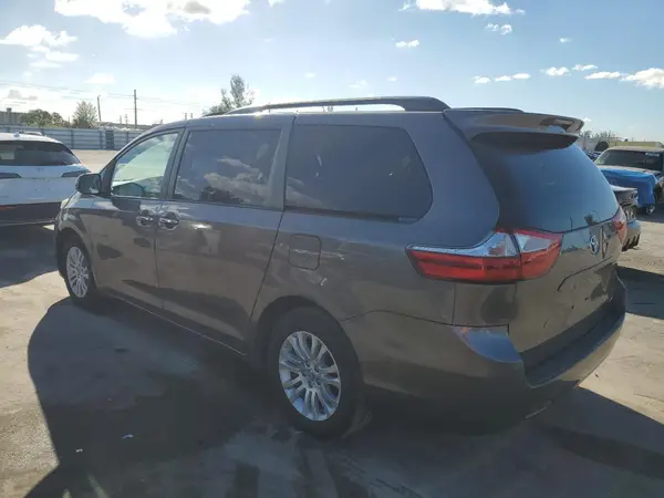 5TDYK3DC2GS748842 2016 TOYOTA SIENNA - Image 2