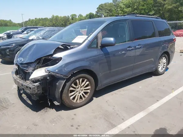 5TDYK3DC2GS749585 2016 TOYOTA SIENNA - Image 2