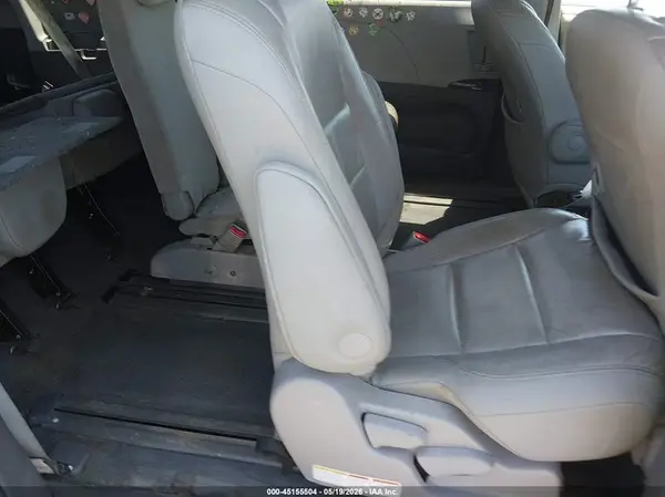 5TDYK3DC2GS749585 2016 TOYOTA SIENNA - Image 8