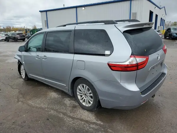 5TDYK3DC2GS750140 2016 TOYOTA SIENNA - Image 2