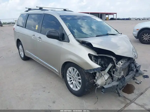 5TDYK3DC2GS750249 2016 TOYOTA SIENNA - Image 1