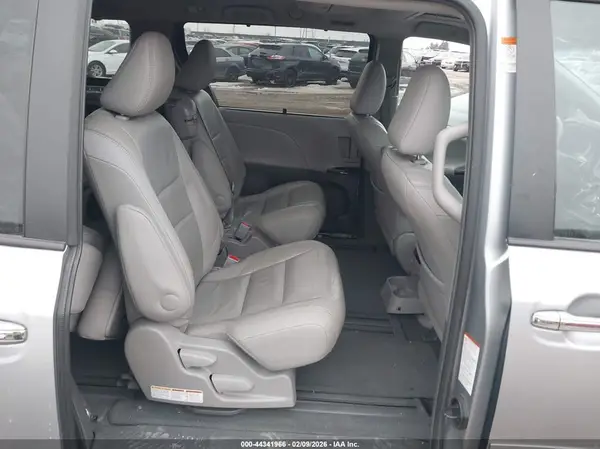 5TDYK3DC2GS754267 2016 TOYOTA SIENNA - Image 8