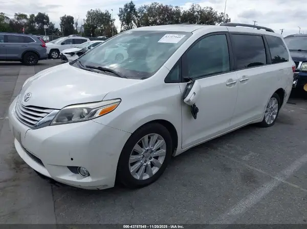 5TDYK3DC2GS755385 2016 TOYOTA SIENNA - Image 2