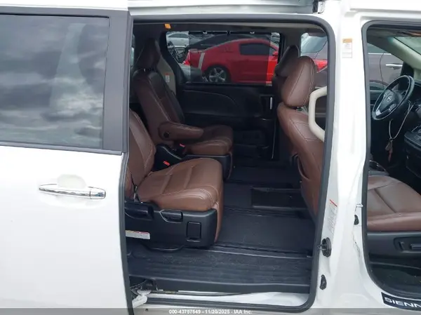 5TDYK3DC2GS755385 2016 TOYOTA SIENNA - Image 8