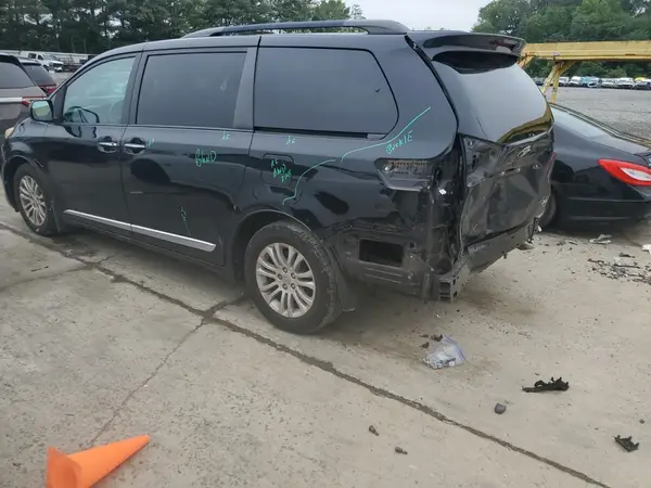 5TDYK3DC2GS757606 2016 TOYOTA SIENNA - Image 2