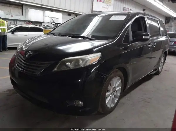 5TDYK3DC2GS757749 2016 TOYOTA SIENNA - Image 2