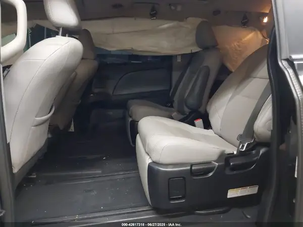 5TDYK3DC2GS757749 2016 TOYOTA SIENNA - Image 8