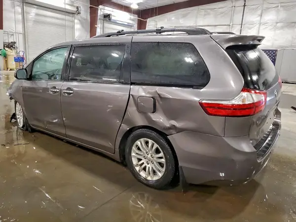 5TDYK3DC2GS759484 2016 TOYOTA SIENNA - Image 2