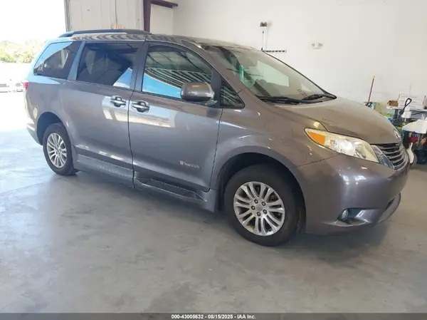 5TDYK3DC2GS761946 2016 TOYOTA SIENNA - Image 1