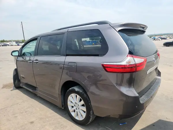 5TDYK3DC2GS763308 2016 TOYOTA SIENNA - Image 2