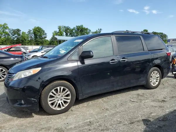 5TDYK3DC2GS764913 2016 TOYOTA SIENNA - Image 1
