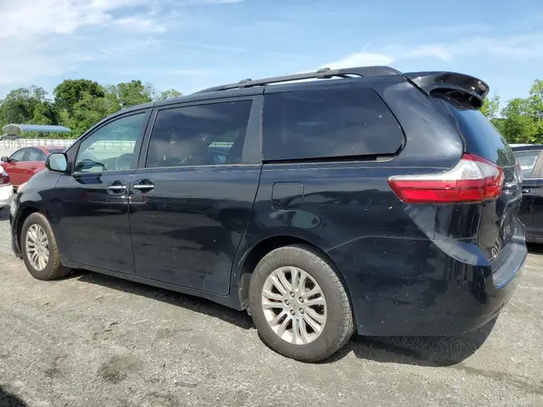 5TDYK3DC2GS764913 2016 TOYOTA SIENNA - Image 2