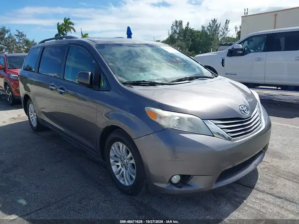 5TDYK3DC3GS695651 2016 TOYOTA SIENNA - Image 1