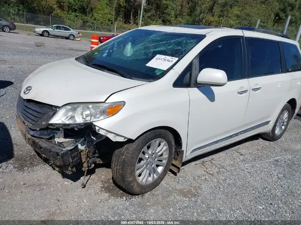 5TDYK3DC3GS696539 2016 TOYOTA SIENNA - Image 2
