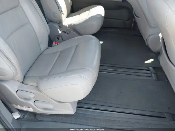 5TDYK3DC3GS696539 2016 TOYOTA SIENNA - Image 8