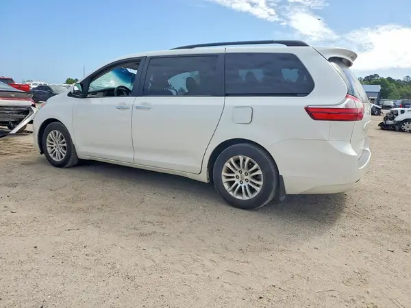 5TDYK3DC3GS707149 2016 TOYOTA SIENNA - Image 2