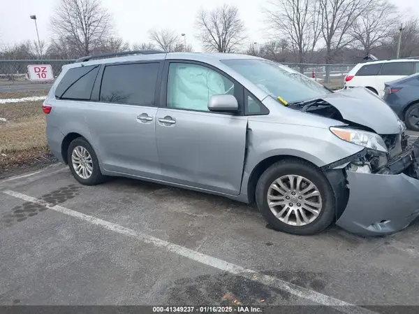 5TDYK3DC3GS708043 2016 TOYOTA SIENNA - Image 1