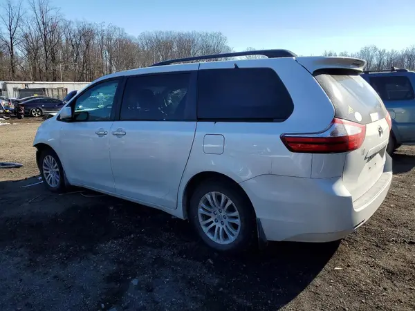 5TDYK3DC3GS708396 2016 TOYOTA SIENNA - Image 2