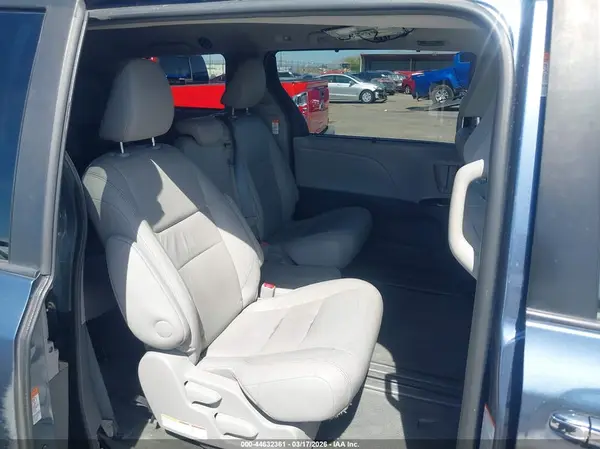 5TDYK3DC3GS714537 2016 TOYOTA SIENNA - Image 8