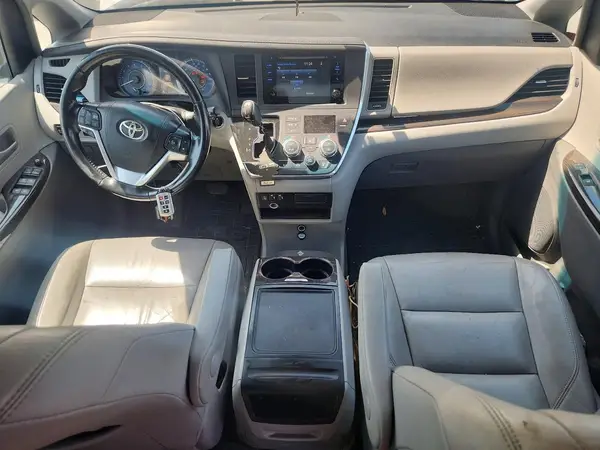 5TDYK3DC3GS716241 2016 TOYOTA SIENNA - Image 8