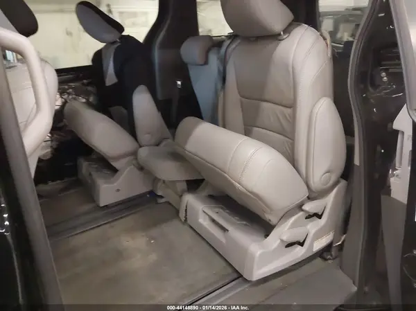 5TDYK3DC3GS716501 2016 TOYOTA SIENNA - Image 8