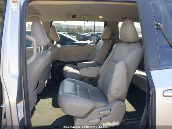 5TDYK3DC3GS718216 2016 TOYOTA SIENNA - Image 8