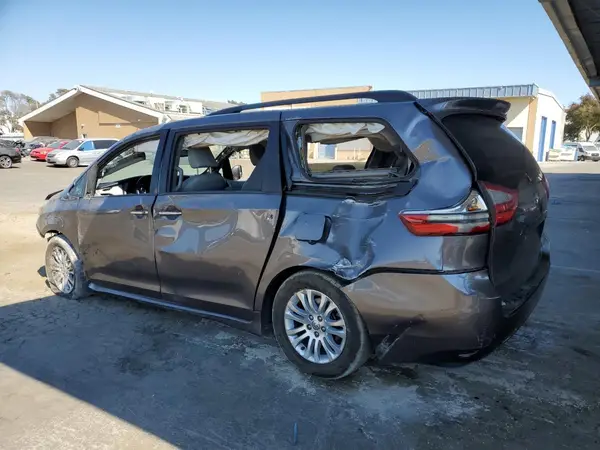 5TDYK3DC3GS720712 2016 TOYOTA SIENNA - Image 2