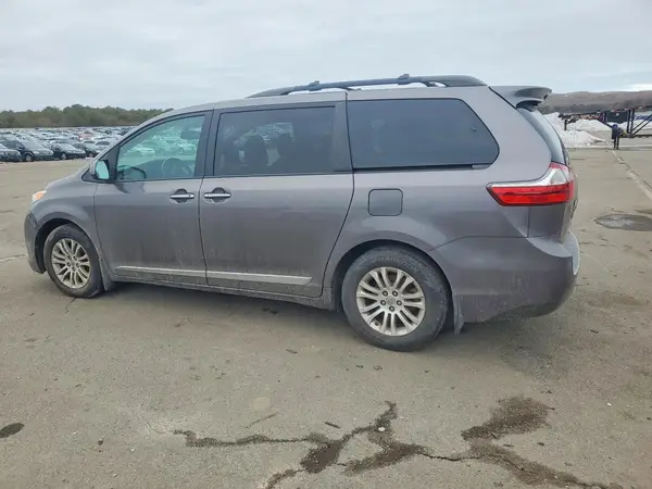 5TDYK3DC3GS723061 2016 TOYOTA SIENNA - Image 2