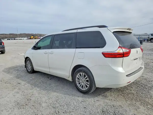 5TDYK3DC3GS726073 2016 TOYOTA SIENNA - Image 2