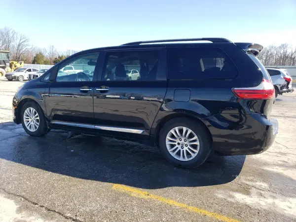 5TDYK3DC3GS726641 2016 TOYOTA SIENNA - Image 2