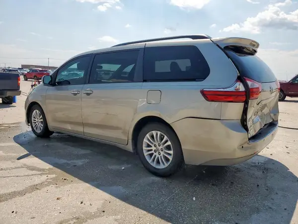 5TDYK3DC3GS727126 2016 TOYOTA SIENNA - Image 2