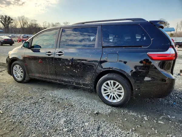 5TDYK3DC3GS729958 2016 TOYOTA SIENNA - Image 2