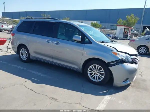 5TDYK3DC3GS732410 2016 TOYOTA SIENNA - Image 1
