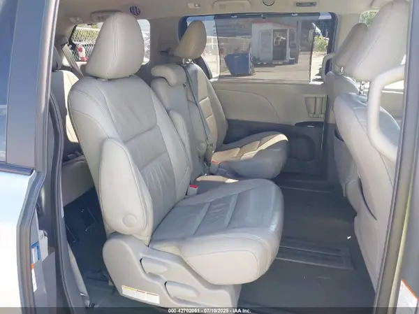 5TDYK3DC3GS732410 2016 TOYOTA SIENNA - Image 8