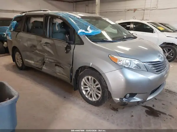 5TDYK3DC3GS732780 2016 TOYOTA SIENNA - Image 1