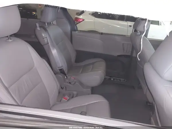 5TDYK3DC3GS732780 2016 TOYOTA SIENNA - Image 8