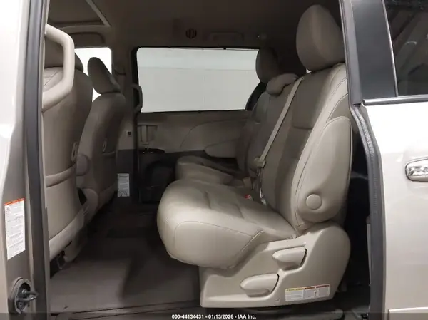 5TDYK3DC3GS737526 2016 TOYOTA SIENNA - Image 8