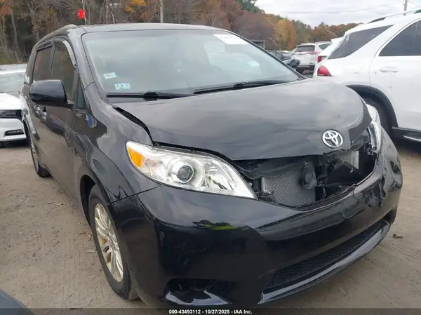 5TDYK3DC3GS739194 2016 TOYOTA SIENNA - Image 1