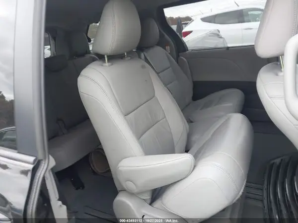5TDYK3DC3GS739194 2016 TOYOTA SIENNA - Image 8