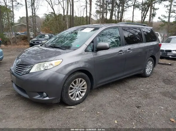 5TDYK3DC3GS741334 2016 TOYOTA SIENNA - Image 2