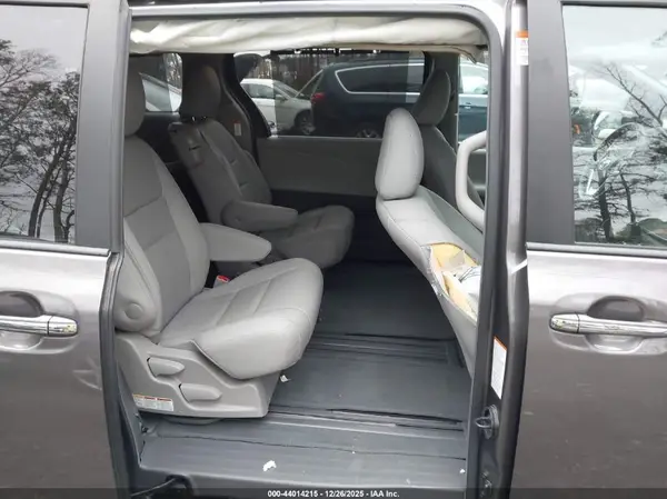 5TDYK3DC3GS741334 2016 TOYOTA SIENNA - Image 8