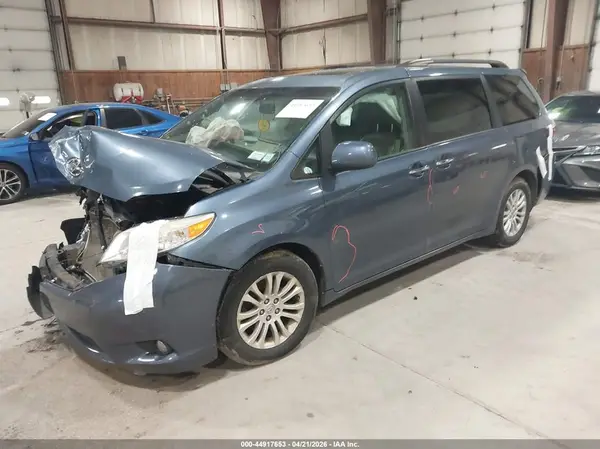 5TDYK3DC3GS743908 2016 TOYOTA SIENNA - Image 2