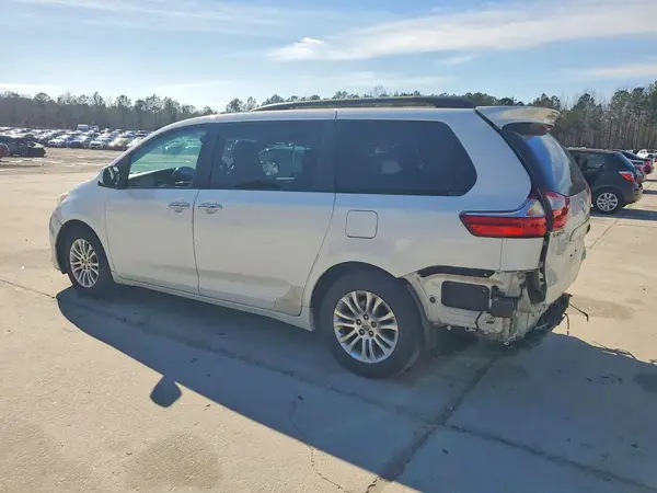 5TDYK3DC3GS744377 2016 TOYOTA SIENNA - Image 2
