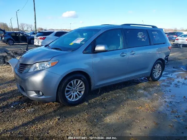 5TDYK3DC3GS744752 2016 TOYOTA SIENNA - Image 2